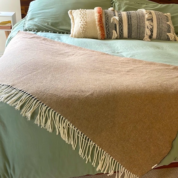 Beautiful Nido Notte Italia Scarf/Throw - Picture 3 of 3